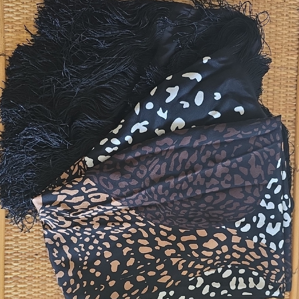 CARLISLE COLLECTION SILK Scarf NWT and Packaging Fringe Scarve Jaguars